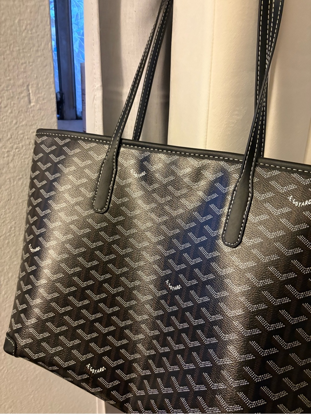 Black Patterned Tote Bag - Luxury-Inspired Women's Handbag - Picture 2 of 5